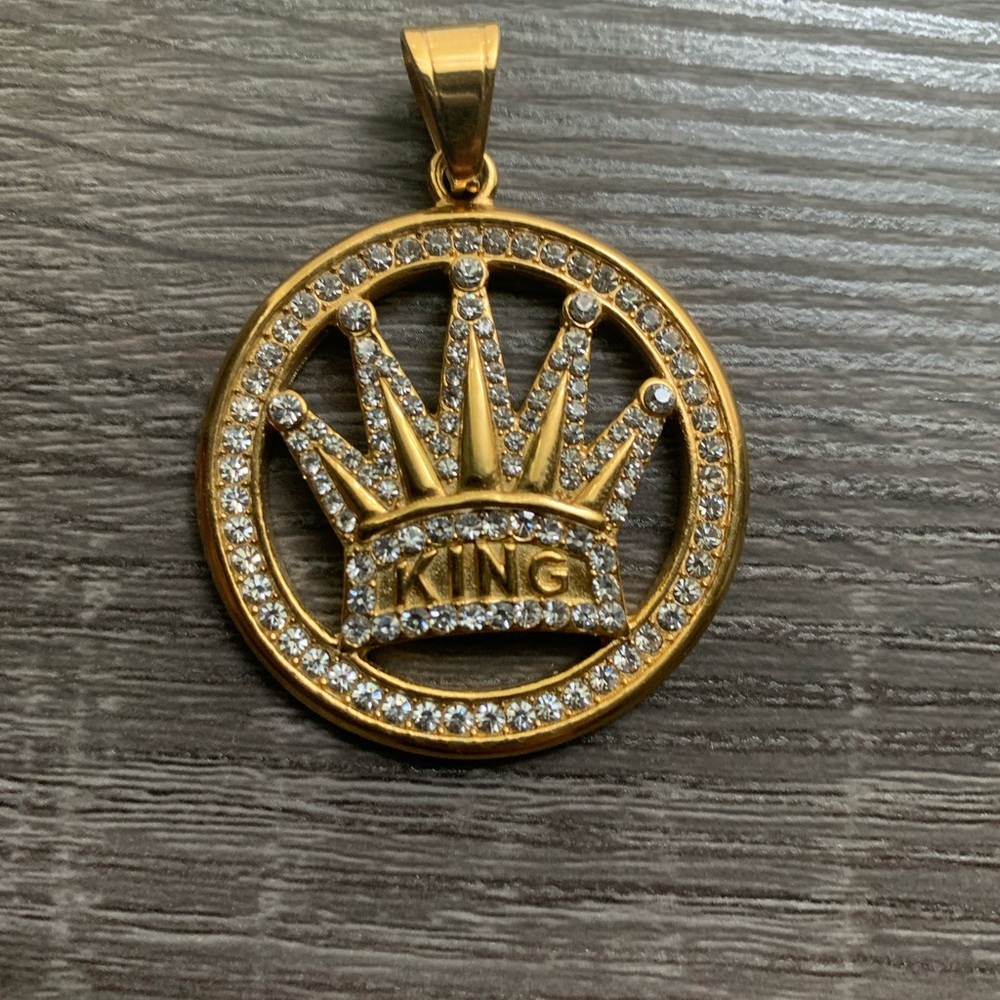 Gold pendant